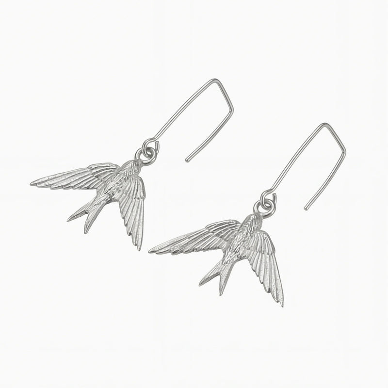 "聽風的聲音在耳邊輕輕"